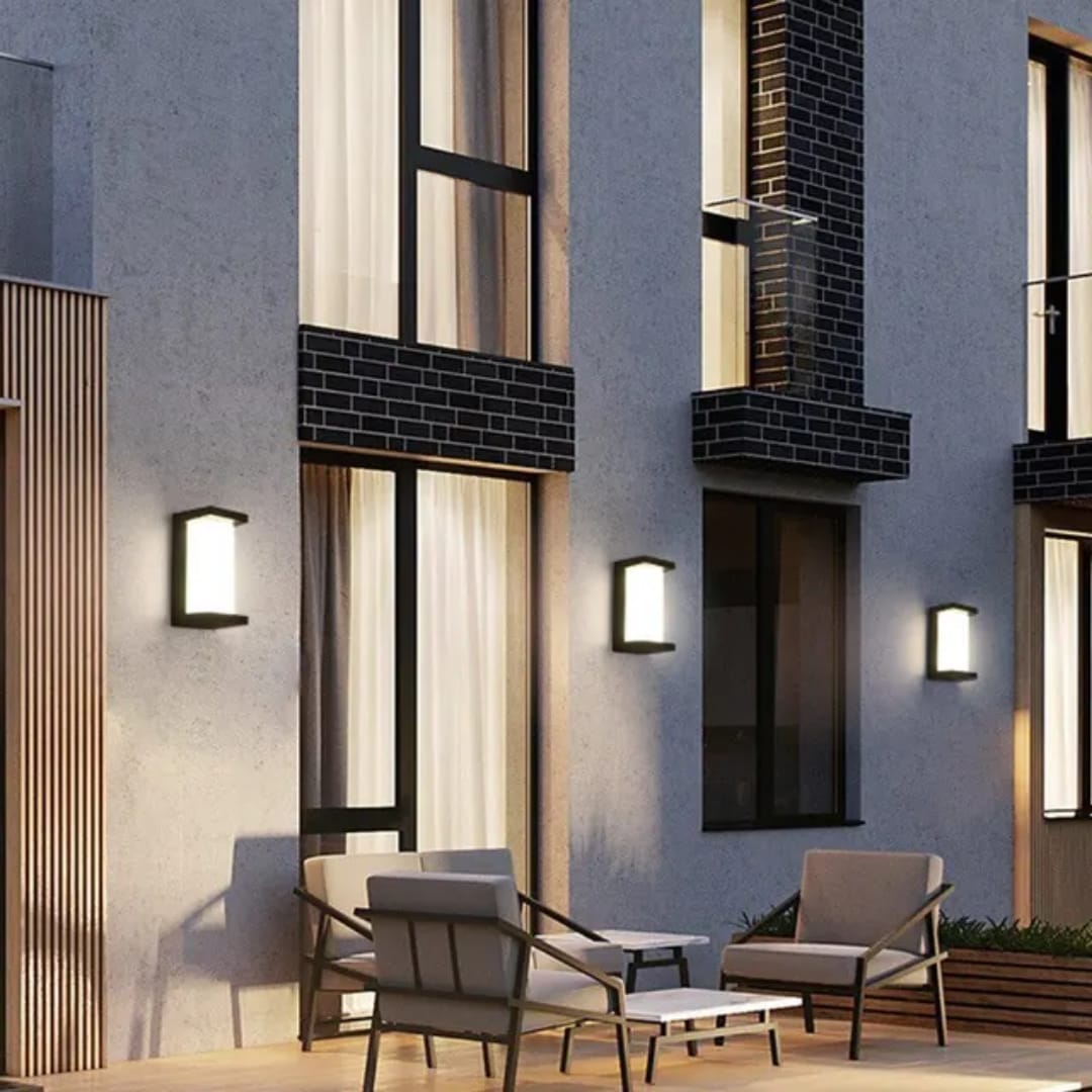 Sleek Black Outdoor Wall Light (W/1869-BK-Y)