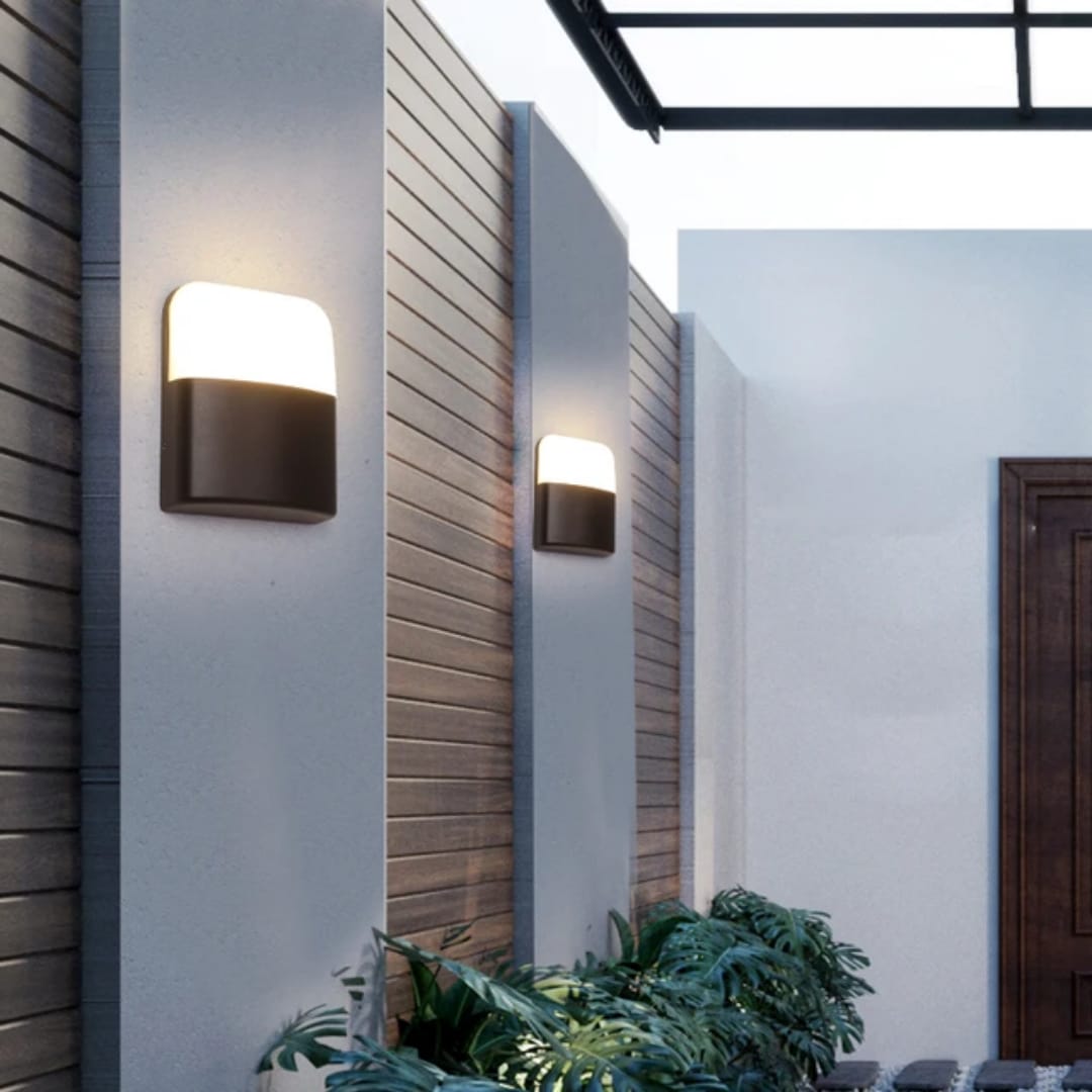 Rounded Rectangle Outdoor Wall Light (W/16-BK-Y)