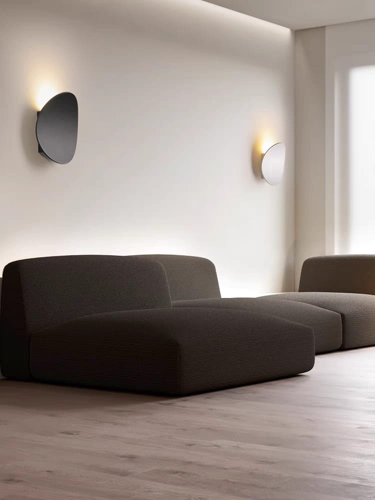 Modern Wall Fixture with Curved Profile (W/18-BK-Y)