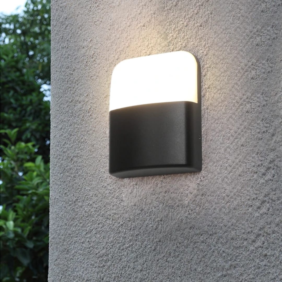 Rounded Rectangle Outdoor Wall Light (W/16-BK-Y)