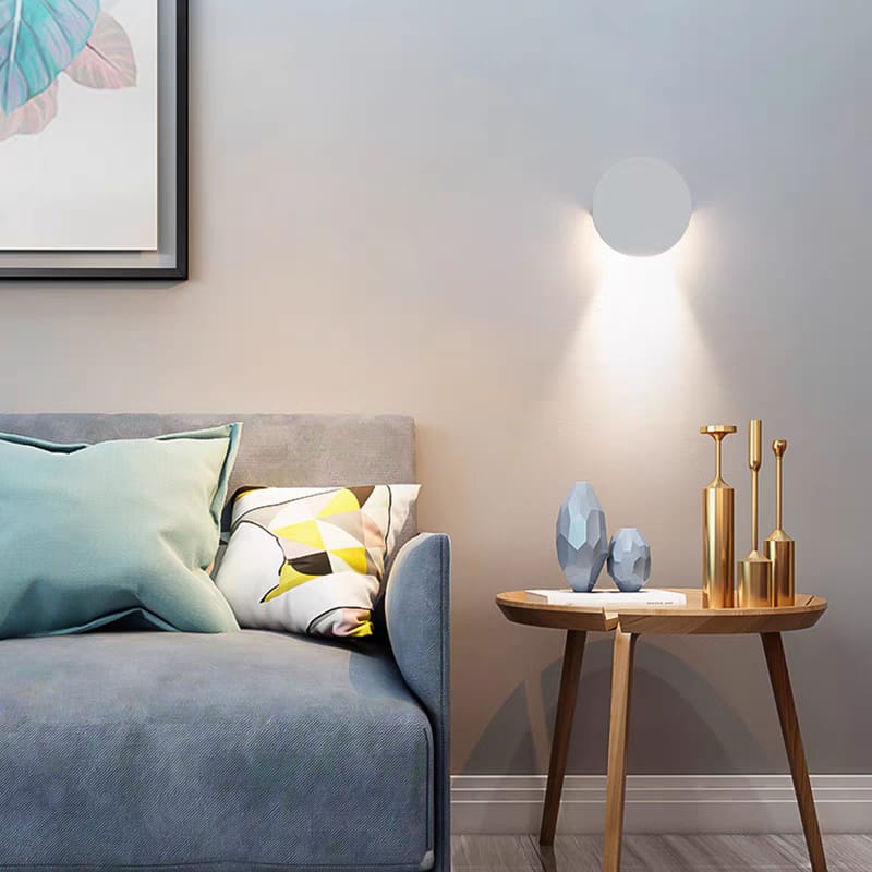 Modern Wall Fixture with Curved Profile (W/18-BK-Y)