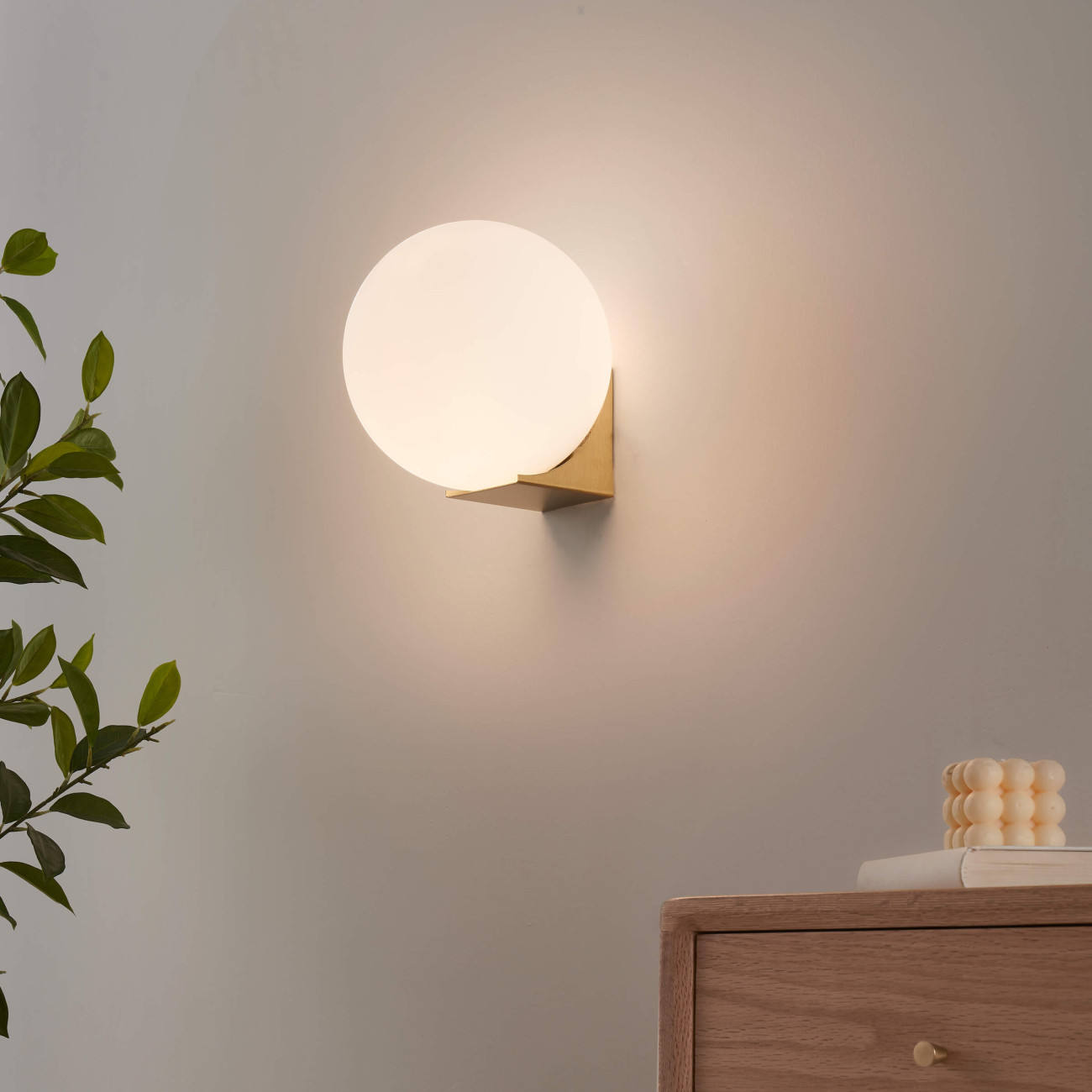 Single Globe Wall Light (WH/BK/GB/SC)