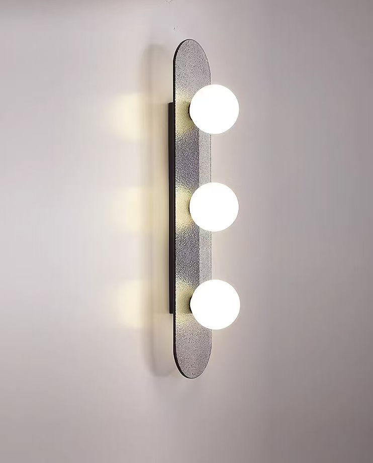 CONTEMPORARY WALL LIGHT