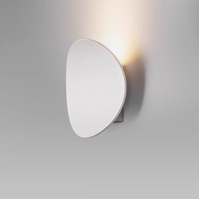 Modern Wall Fixture with Curved Profile (W/18-BK-Y)