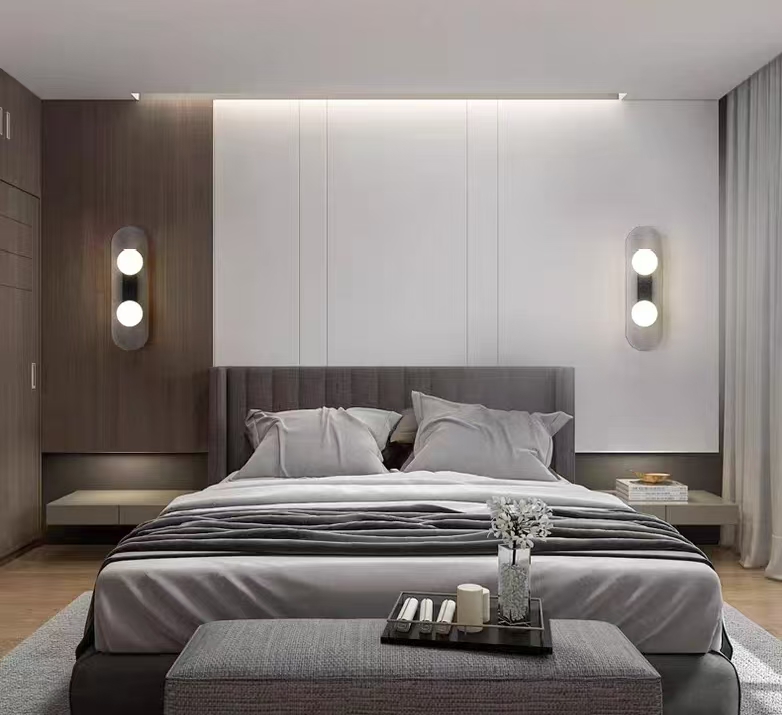 CONTEMPORARY WALL LIGHT
