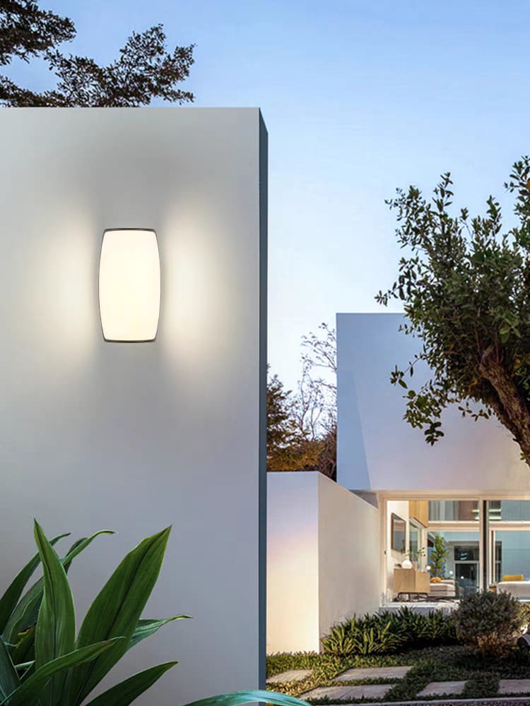 Curved Outdoor Wall Light (W/83-BK-Y)